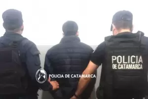 Aprehenden a un joven por arrebatar una cartera en Valle Chico