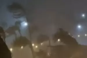 El Hurac�n Otis toc� tierra en M�xico con vientos de 270 kil�metros por hora