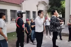 Alumnos del ISAC realizan vigilia en reclamo por reformas del edificio y profesores