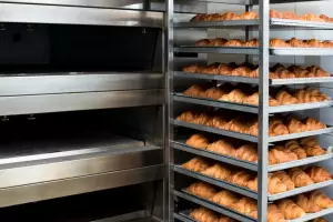 Explot el horno industrial de una panadera y tres personas sufrieron quemaduras
