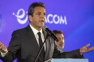 En el final de la campaa, Massa diserta ante empresarios y luego con jvenes