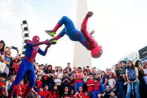 Una multitud disfrazada de Spiderman en el Obelisco consigui batir un rcord Guinnes