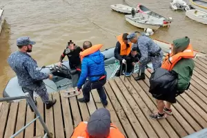 Se hundi un velero en el Ro de la Plata y la Armada uruguaya rescat a 12 argentinos