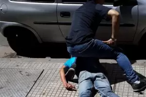 Vecinos lincharon a un ladrn tras robar en una pizzera
