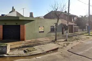 Detuvieron a un hombre acusado de asesinar y enterrar a su pareja en el patio de su casa