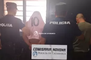 Dettienen a dos arrebatadores y secuentran una moto