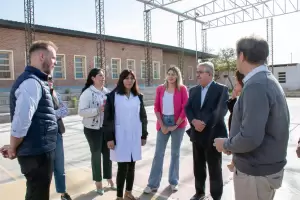 Jalil recorri las obras de dos nuevos playones escolares