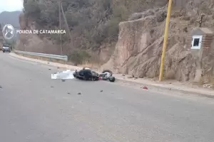 Falleci un motociclista al colisionar contra un poste en Beln