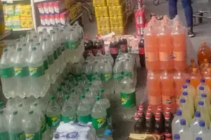 Encuentran mercadera vencida en un supermercado capitalino
