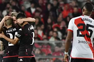 Huracn venci 2-1 a River y cort su racha en el Monumental