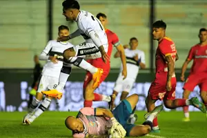 Gimnasia no pudo con el descendido Arsenal y empat sin goles
