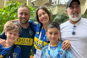 Pampita cumpli el sueo del nio hincha de Boca que rif la moto de su pap para ir a Brasil