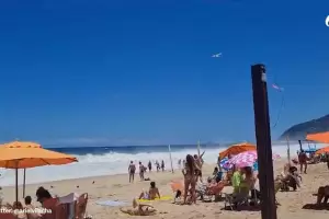 "nico rey", la cargada desde un avin de los hinchas de Independiente a los de Boca