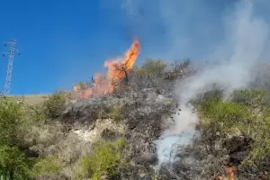 Incendio en El Rodeo: se consumieron casi 160 hectreas y hoy opera el avin hidrante