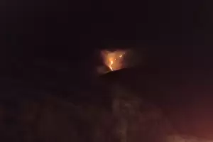 Incendio en El Rodeo: el siniestro lo inici un auto y este lunes lo atacarn con medios areos