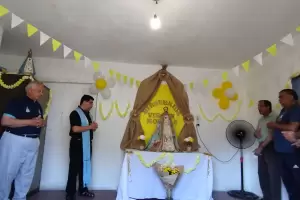 Los vecinos del barrio Marcos Avellaneda reciben a la Virgen