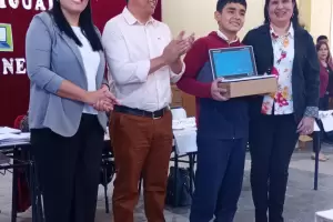 Educacin entreg 235 netbooks a alumnos de la Secundaria N76
