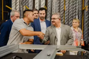 Se inaugur una fbrica de aberturas, carpintera metlica y de vidrio en Catamarca