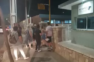 Malestar: Usuarios protestaron frente a Ec Sapem por los masivos cortes de luz