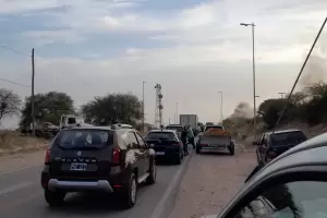 Vecinos de Beln cortan la Ruta Nacional 40 en reclamo de agua potable