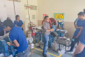 Alumnos de la EPET N 8 de Saujil visitaron la planta recicladora de neumticos en Beln