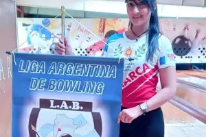 Joven catamarquea gan el primer lugar en un torneo de bowling