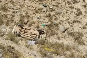 Un hombre muri� al desbarrancar una camioneta en la Cuesta de Randolfo