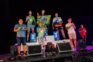 M�s de 400 atletas debutaron con el Fray Corre nocturno