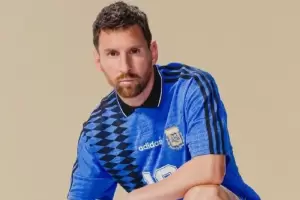La Seleccin argentina sac una camiseta retro en homenaje a Maradona: Cunto cuesta y cundo saldr a la venta