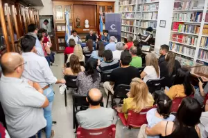 Se present el libro de historia Los cuentos y los das