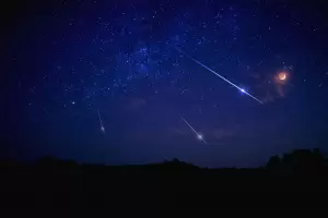 Eventos astronmicos de abril que se pueden ver en Argentina: fases lunares, lluvia de meteoros e inclusive un cometa