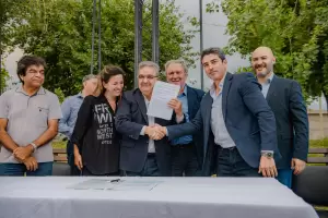 Firmaron el inicio de obra de la segunda etapa del sistema de desages cloacales para FME y Valle Viejo