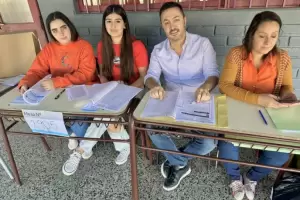 Luis Petri es fiscal en su mesa de votacin: "A votar con libertad"