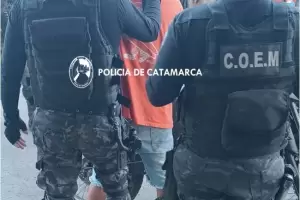 Aprehendieron a un joven que intent agredir a policas