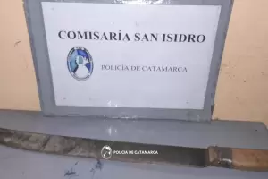 Un hombre amenaz a su familia y a policas con un machete