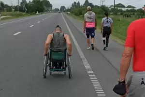 Por onceavo ao, Ren, el peregrino tucumano en silla de ruedas, prepara su llegada hasta la Virgen del Valle