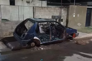 Incendiaron un auto en el B Villa Eumelia