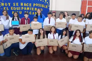 Educacin entreg 102 computadoras para la Escuela Secundaria N6 de Capital