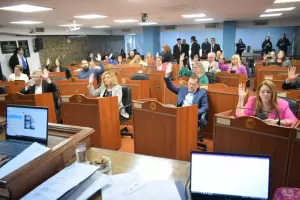 Media sancin a la ley limita las reelecciones indefinidas en todos los cargos electivos