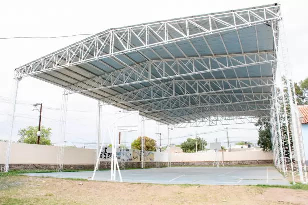 Educaci�n concluy� el tinglado y las reparaciones de la Escuela Primaria N�353