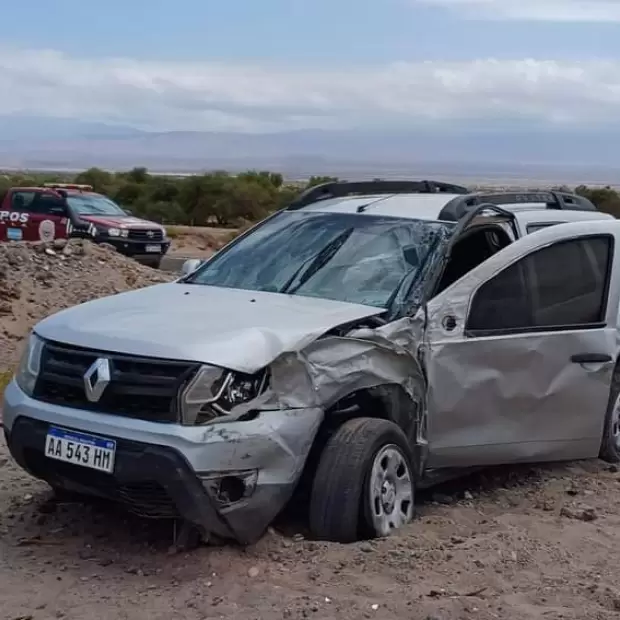 Una m�dica y su hijo de 2 a�os resultaron heridos en un grave siniestro vial