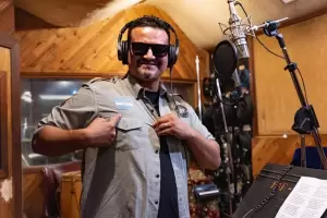 El cantante catamarqueo Emilio Morales fue invitado para homenajear a Maradona en Npoles