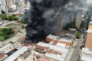 Conmoci�n en Tucum�n por el incendio de un centro comercial