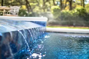 Policas salvaron a nios que cayeron en una pileta