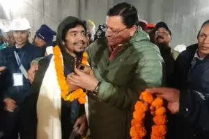 Rescataron a 41 trabajadores que estuvieron 17 das atrapados en un tnel