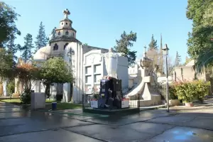 Misas por las madres difuntas en el cementerio municipal