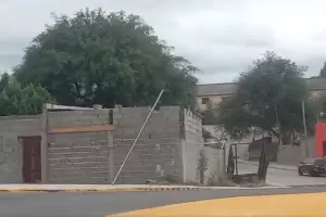 Un hombre se electrocut mientras arreglaba un techo