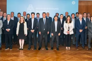 Massa se reuni con los gobernadores y les garantiz fondos para pagar sueldos y el aguinaldo