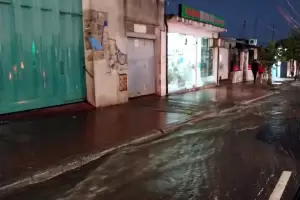 Con la lluvia, otra vez se inund la avenida Gemes