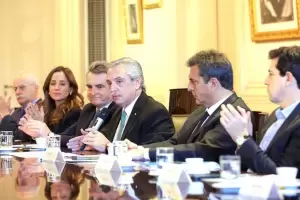 A menos de diez das para el traspaso presidencial, el Gobierno ampli el Presupuesto por DNU y aument el dficit